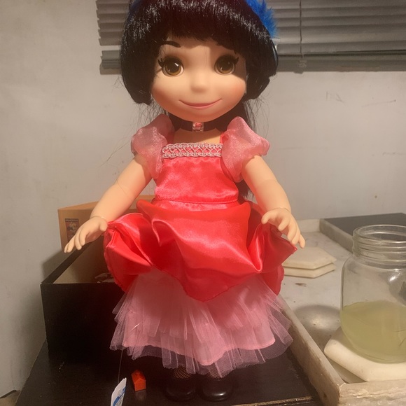 It’s a small world French doll - Picture 3 of 4